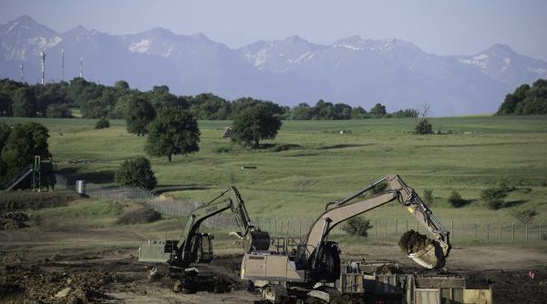 Luptă contra cronometru: Francezii ridică în timp record o bază militară - oraș la Cincu. Proiect comun între România și Franța