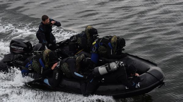 Scafandrii militari au neutralizat un proiectil vechi de artilerie găsit în zona de litoral din Eforie Nord