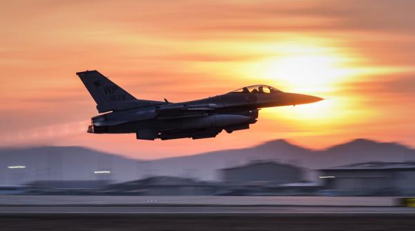 Pas important pentru ca Ucraina să primească F-16. SUA au alocat 100 de milioane $ pentru pregătirea piloților de luptă ucraineni