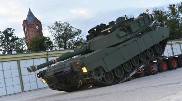 Primele 28 de tancuri americane M1A2 Abrams achiziționate de polonezi au sosit în Polonia (Foto)