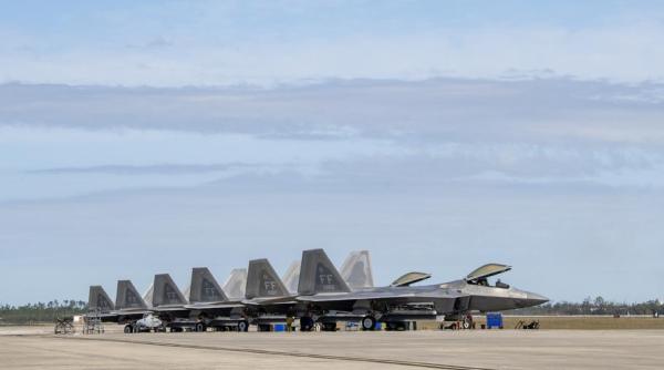 U.S. Air Force trimit șase avioane F-22 Raptor în Europa, cu destinaţia Polonia, pentru a sprijini scutul aerian al NATO împotriva amenințărilor rusești 