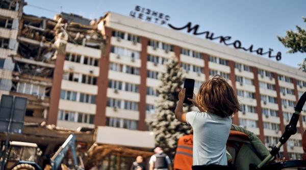 Macron a anunțat că Franța va dona Ucrainei un laborator mobil de analize ADN