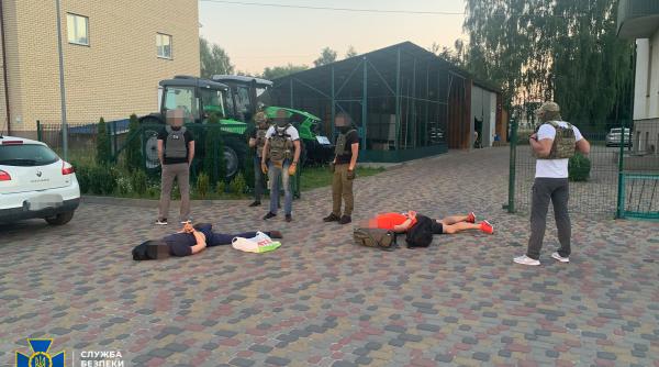 Doi asasini, arestaţi de Serviciul Ucrainean de Securitate (Foto/Video). Planificau asasinarea ministrului ucrainean al Apărării