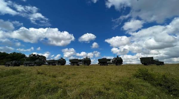 Armata română a efectuat trageri cu HIMARS în timpul instrucției (Foto). „Misterul” coloanei de HIMARS de pe șosele a fost elucidat