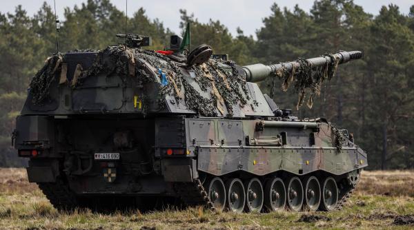 Presa germană: Obuzierele autopropulsate PzH 2000, care au fost oferite Ucrainei de Germania şi Olanda, au mari probleme tehnice