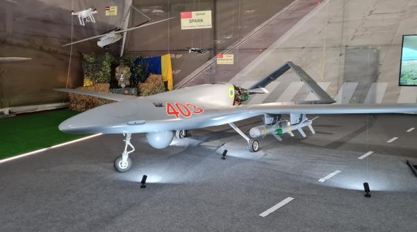 Rusia a prezentat o dronă falsă Bayraktar TB2 capturată de la ucraineni (Foto). Rușii, dați de gol de greșeli de începător?