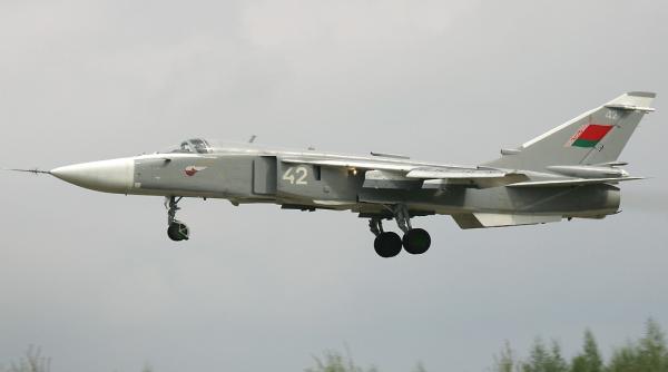 Belarusul spune că a configurat avioanele Su-24 pentru a putea lansa arme nucleare și amenință cu un război total