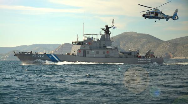 Garda de coastă a Greciei a tras focuri de avertisment către o navă a Turciei care efectua „manevre suspecte”