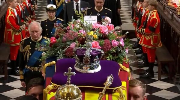 Ceremonia de înmormântare a Reginei Elisabeta a II-a. Funeraliile de stat s-au încheiat: Regele Charles cu lacrimi în ochi. Urmează ultima etapă 