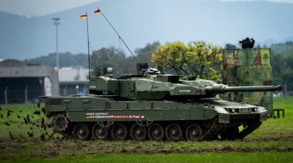 Cea mai modernă versiune a tancului Leopard 2A7, echipată cu sistemul activ de protecție TROPHY, a fost prezentată în Cehia