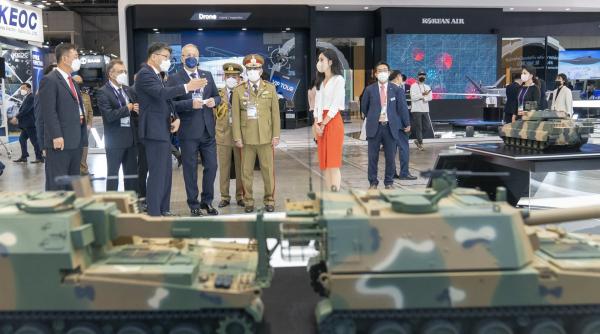 Vasile Dîncu a invitat companiile coreene din industria de apărare să participe la viitoarele programe de înzestrare ale Armatei României