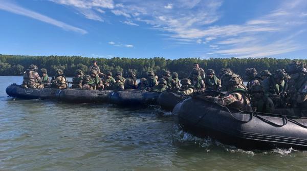 Infanteriștii marini români s-au antrenat pentru respingerea unui desant aerian pe Dunăre, pe baza scenariilor din Ucraina (Foto)