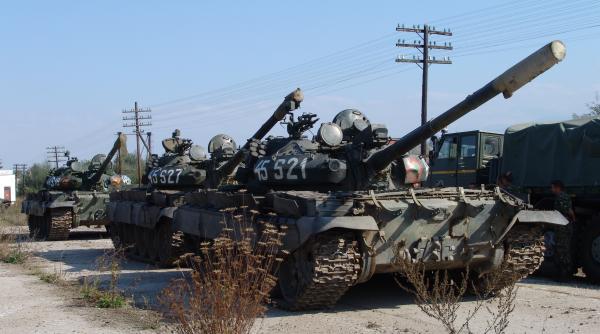 România vinde un prim lot de tancuri T-55. Bătrânele tancuri sovietice urmează să fie dezmembrate