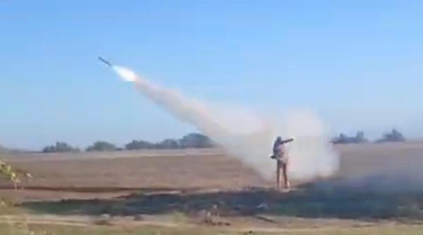 Moment rarisim (Video): Un soldat ucrainean a interceptat o rachetă de croazieră rusească folosind un sistem portabil Igla 