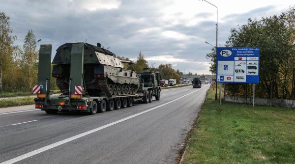 PzH 2000, înapoi pe frontul de luptă din Ucraina. Obuzierele - reparate în timp record după problemele cauzate de cadența de tragere