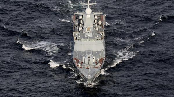 Două corvete rusești ajung în Mediterană, unde portavionul american George H.W. Bush conduce o demonstrație de forță a NATO