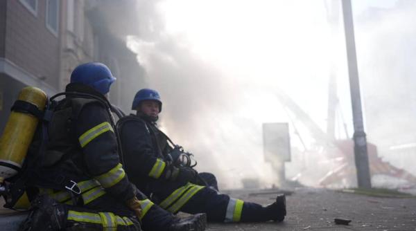 Scene ireale în Kiev: Polițiștii trag cu AK-47 în drone iraniene Shahed-136 (Foto/Video). Explozii și la 1 km de Ambasada României