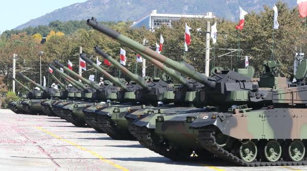 Coreea de Sud a produs deja primele 24 obuziere K9A1 Thunder și 10 tancuri K2 Black Panther pentru Polonia (Foto/Video)