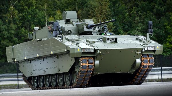 5,5 miliarde de lire sterline aruncate pe un program militar cu probleme: Vehiculul blindat Ajax rămâne prea zgomotos şi prea lent pentru gustul armatei britanice