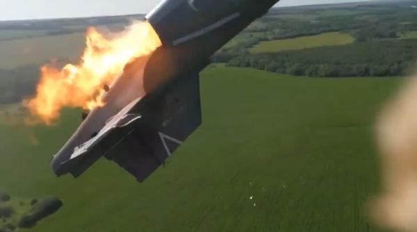Momentul în care un Su-25 rusesc este doborât de ucraineni (Foto/Video). Imaginile, surprinse de pilotul rus care se catapultează din avion
