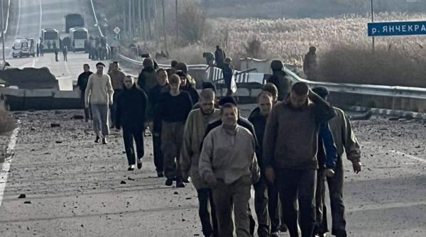 Peste o sută de soldaţi ruşi şi ucraineni au fost eliberaţi în cadrul unui nou schimb de prizonieri (Video)