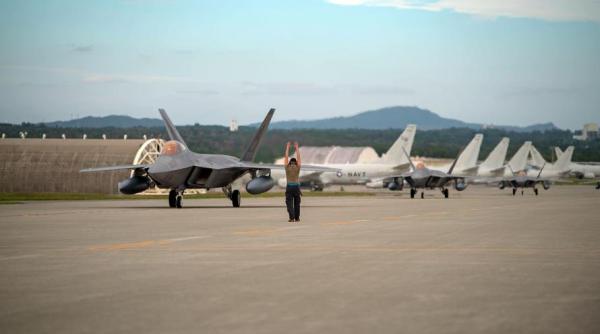 După retragerea avioanelor F-15 Eagles din Okinawa, Statele Unite ar urma să desfăşoare mai multe F-22