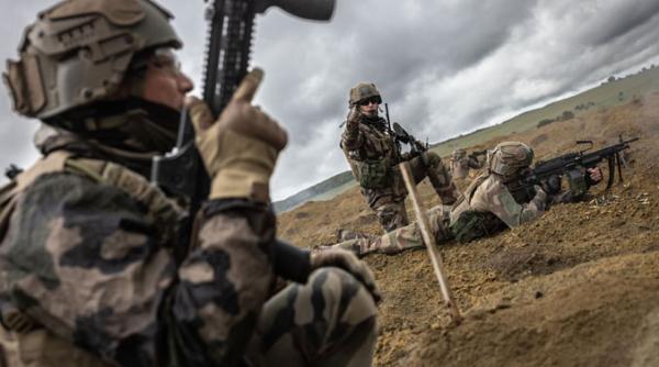 Ambasada Franţei în România: Nu am primit nicio plângere formală privind condiţiile din baza Cincu din partea militarilor francezi