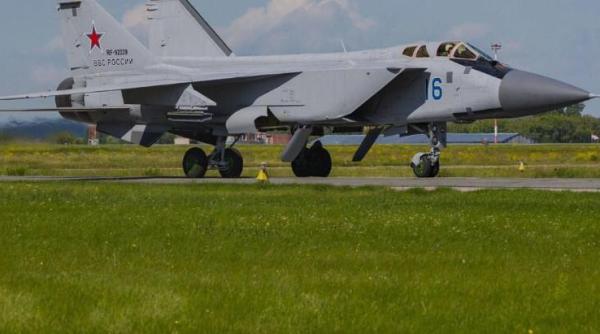 Un avion rusesc MiG-31K, cu o rachetă Kinzhal la bord, a zburat în Belarus, declanșând o alertă aeriană pe întreg teritoriul Ucrainei