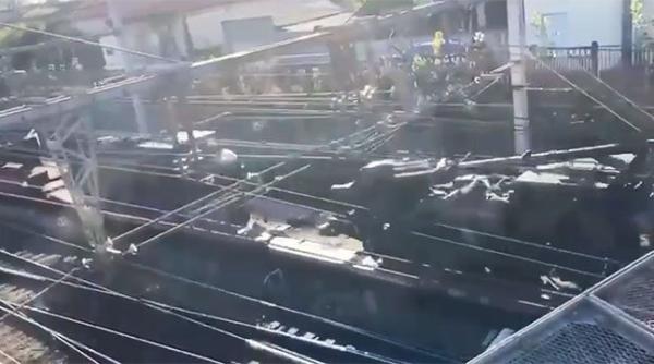 Un tren încărcat cu sisteme de artilerie franceze este în drum spre Ucraina (Video)