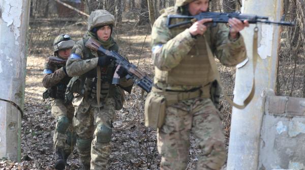 UE a lansat oficial EUMAM, misiunea de pregătire a Forțelor Armate ucrainene: Vor fi pregătiți 15.000 de militari