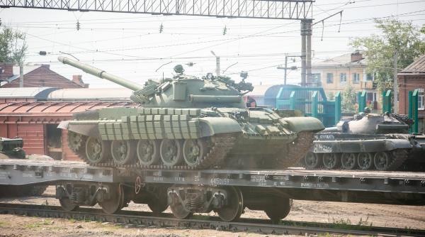 Armata ucraineană retrimite în luptă tancurile vechi T-62 capturate de la ruși