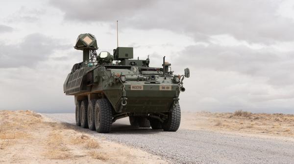Primele transportoare blindate Stryker, echipate cu arme laser, urmează să ajungă în dotarea U.S Army