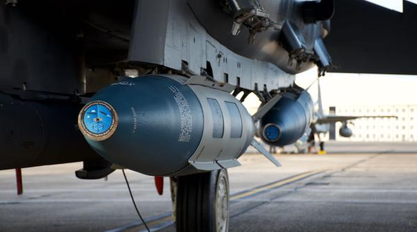 Avioane de luptă moderne și ”muniții inteligente” JDAM. Soluțiile occidentalilor pentru a oferi Ucrainei un „avantaj decisiv” asupra Federației Ruse