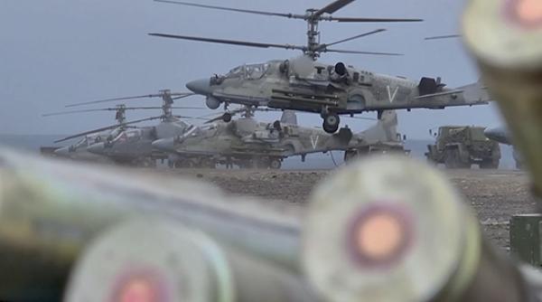 După ce a pierdut 25% din flota de Ka-52 în Ucraina, Rusia aruncă tot mai des în luptă versiunea Ka-52M cu rachete cu rază de aproape 15 km