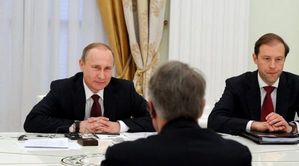 Tătucul națiunii (Video). Putin își critică public vicepremierul pentru lipsa contractelor de noi avioane. ”Serios, de ce faci pe prostul?”