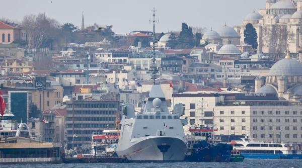 O fregată franceză, prima navă NATO care ajunge la Istanbul, după închiderea Bosforului
