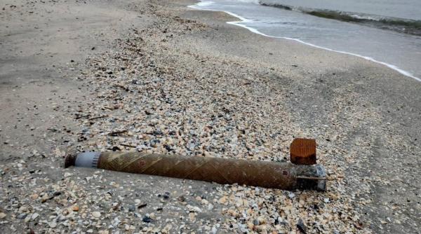 Resturi ale unei rachete, găsite pe o plajă din România, în județul Constanța (Video)