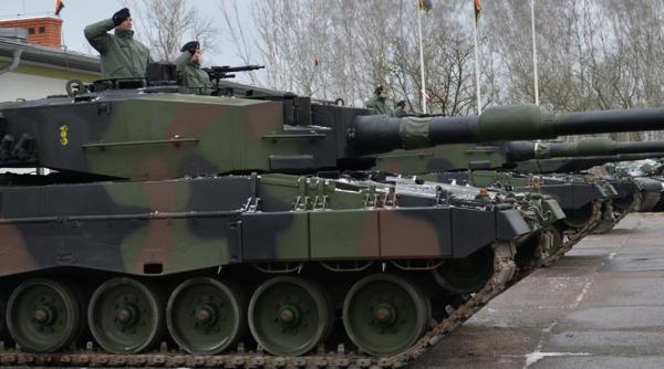 Polonia spune că va livra tancuri Leopard 2 Ucrainei chiar și fără acordul Berlinului. Germania ezită și vrea ca SUA să facă primul pas cu Abrams