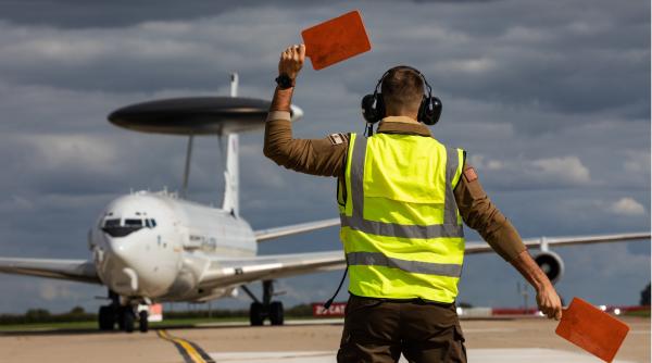 Avioanele AWACS, rol esențial în protejarea graniței NATO. ”Alianța îşi sporeşte capacităţile de culegere de informaţii” (Aurescu)