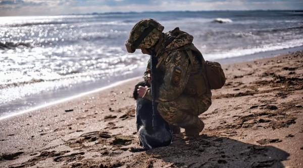 O ambarcațiune rusă a încercat să ia cu asalt Insula Potemkin de pe Nipru. Ucrainenii au lovit cu succes barca ușoară