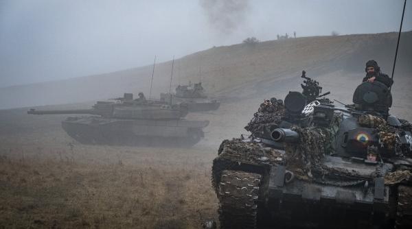 Tanc Leclerc francez de ultimă generație, alături de T-55 românesc. O imagine cât o mie de cuvinte despre cum a fost tratată Armata română