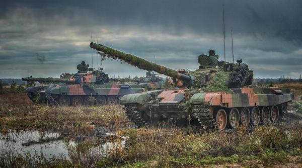Polonia trimite Ucrainei 60 de tancuri PT-91 - varianta modernizată a T-72. Bonus: 14 tancuri Leopard după ce Germania a dat „undă verde”
