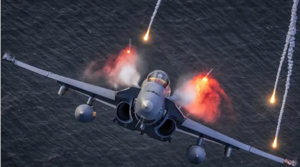 Demonstrație de forță în spațiul aerian al României. F-16 românești, alături de F-15 ale SUA și alte aviații militare aliate au simulat lupte aeriene