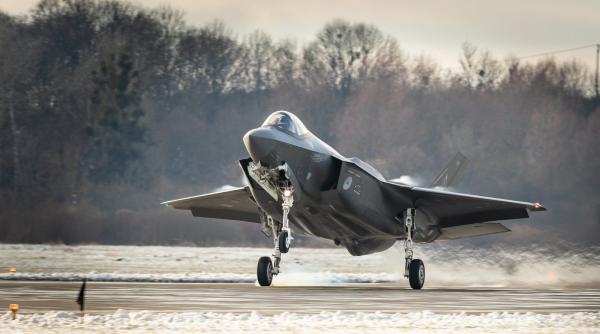 Monitorizarea spațiului aerian de pe flancul estic al NATO: Olanda a trimis în Polonia opt avioane de luptă F-35