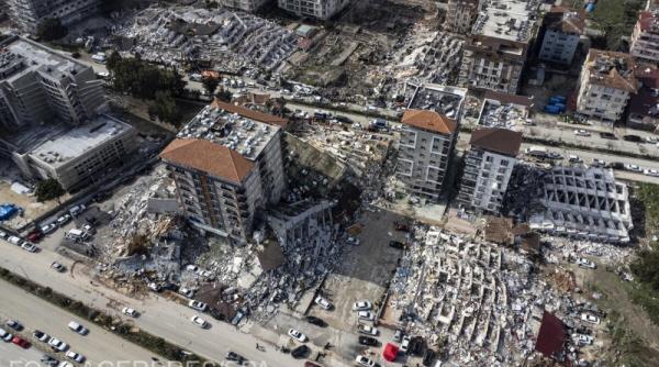 Grecia trimite ajutor masiv Turciei, lăsând la o parte rivalitatea istorică. Atena vrea să fie în prim-planul unei acțiuni de donare