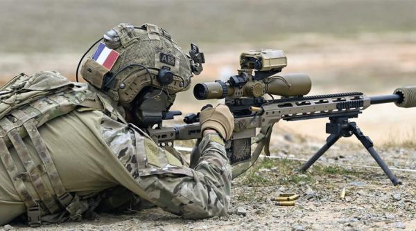 Franța își tehnologizează Armata. Lunetiștii vor avea montate pe arme calculatoare balistice. Precizia tragerii - îmbunătățită cu 25%
