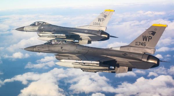 Incidente pe cerul Americii. De ce au folosit F-22 și F-16 rachete de milioane de dolari împotriva obiectelor neidentificate?