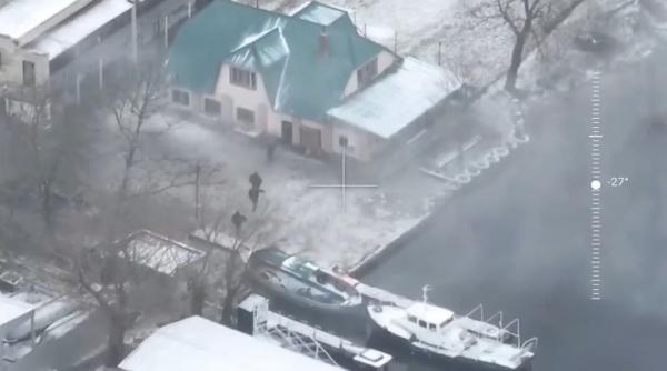 Momentul în care poliția de frontieră ucraineană utilizează o dronă kamimaze Warmate pentru a ataca forțele ruse de ocupație - Video