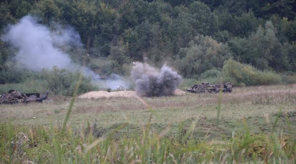 Trei militari români au fost răniți în timp ce încercau să aprindă o încărcătură de exploziv (TNT)