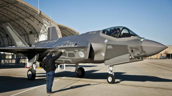 SUA caută să dea șah-mat Rusiei pe piața indiană: F-35, prezentat în premieră Indiei. Marele obstacol? Precedentul Turcia și S-400